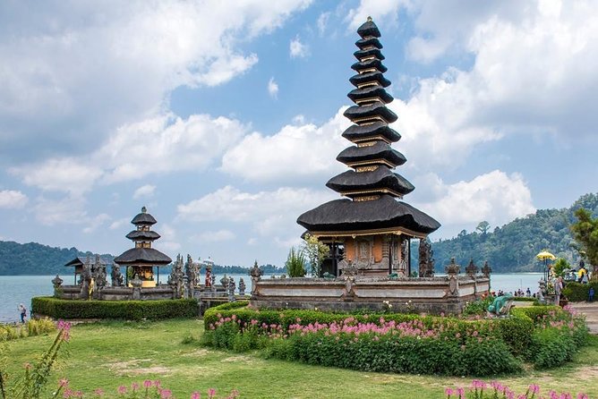 All Inclusive Sekumpul Waterfall Trekking , Handara Gate & Temple - A private car changes the value calculation