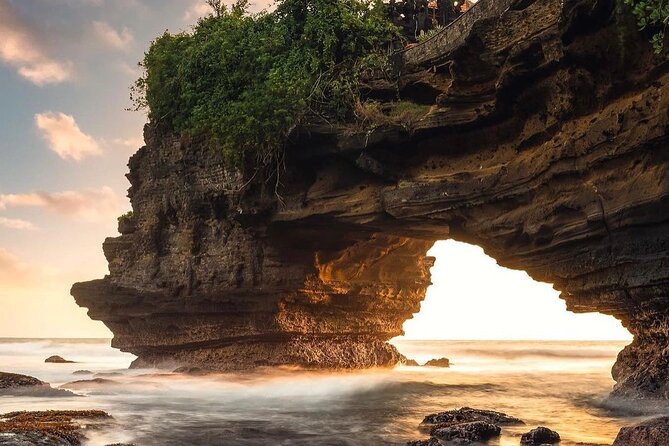 All inclusive Tanah lot & North Bali Tour: Jatiluwih, Ulun Danu - Coffee, tea, and a final Twin Lakes view