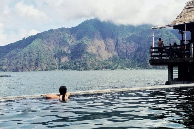 Bali day trip : Batur Sunrise Hike and Hot Spring All inclusive - Climbing Mount Batur before sunrise