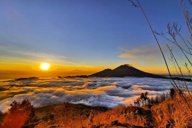 Bali day trip : Batur Sunrise Hike and Hot Spring All inclusive - Sunrise, Lake Batur, and a volcanic breakfast