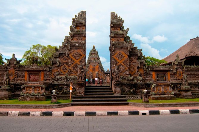 Bali Hindu temple, Rice terrace, Waterfall -All Inclusive - Tegenungan Waterfall and time near the water