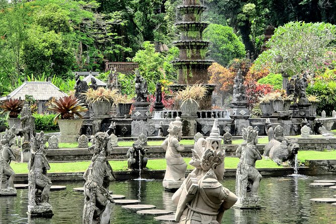 Bali Instagram Tour : Heaven Gate Tour - Tirta Gangga - Tukad Cepung Waterfalls - The early start and the real pace of the day