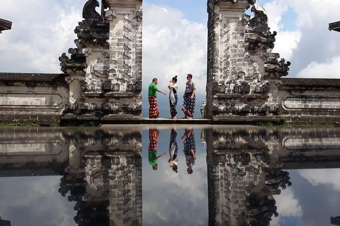 Bali : Instagrams Tour Lempuyang Temple, Tirta Gangga- Tukad Cepung , Tibumana Waterfall - What this Bali photo tour is really like