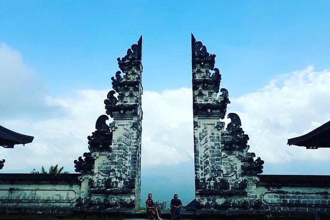 Bali : Instagrams Tour Lempuyang Temple, Tirta Gangga- Tukad Cepung , Tibumana Waterfall - Reaching Lempuyang Temple and the Gate of Heaven