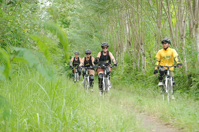 Bali Mountains and Villages Cycling Tour - Getting fitted with a bike and helmet