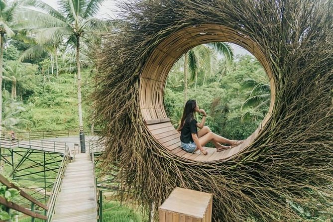 Bali Private Driver - Bali customized private tour - Working with the driver on the day
