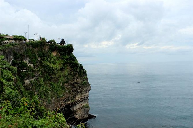 Bali Sunset: Uluwatu Temple, Kecak Dance and Jimbaran - Reaching Uluwatu Temple before sunset