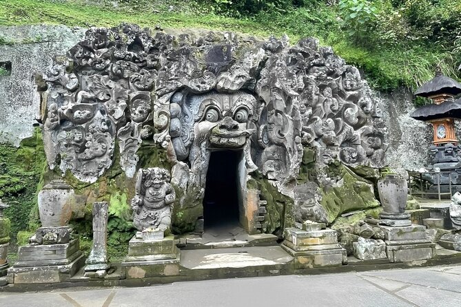 Bali Tour : Best Attractions in Ubud with Rice Terrace - Saraswati Temple and its lotus pond
