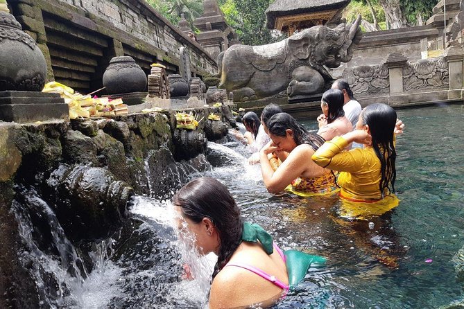 Bali Tour: Ubud Most Popular Place - Ubud market and palace, the cultural center of the day