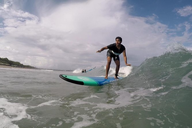Beginners Private Surf Lessons - A one-hour lesson built around your first steps