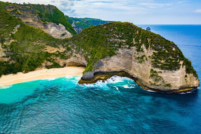 Best Iconic West and East Nusa Penida Island Tour - All Inclusive - Lunch at Warung The Sorent breaks up the route