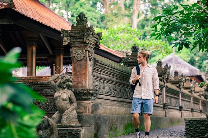 Best of Ubud Sightseeing Private All Inclusive Tour - Cooling off at Tegenungan Waterfall