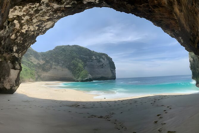 Full Day Nusa Penida Island Beach Tour From Bali - Pasih Uug, the famous Broken Beach arch