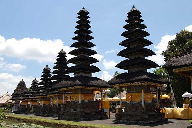 Half Day Tour: Tanah Lot Sunset & Taman Ayun Temple Included Entrance Ticket - Tanah Lot: Bali’s famous coastal finale