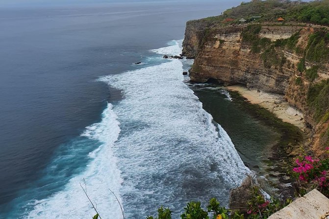 Incredible Uluwatu Temple Sunset & Kecak Fire Dance - Private pickup and the role of the guide