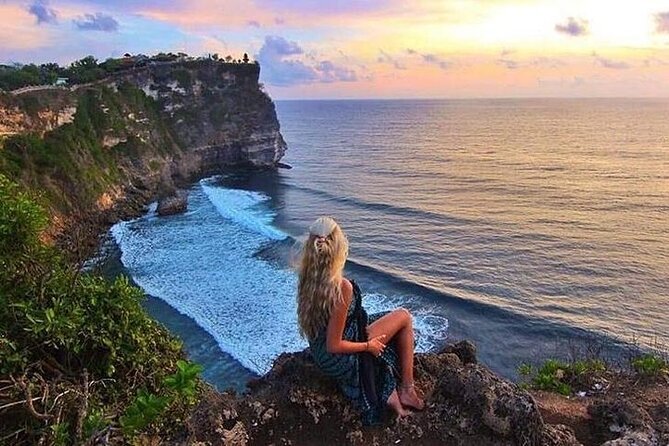 Kecak Fire Dance and Sunset at Uluwatu Temple All Inclusive - The monkeys are entertaining, but not harmless
