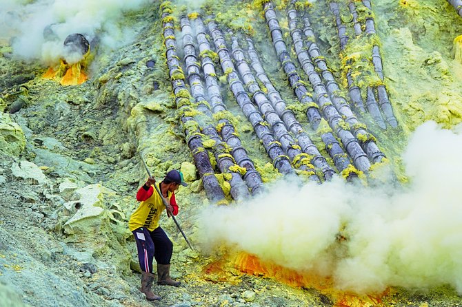 Mount Ijen Blue Flame Tour from Bali - Jagir Waterfall and a needed breakfast stop