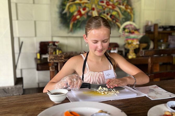 Mufu Rendang Cooking Class Kuta - Preparing rendang, ayam betutu, and sate lilit