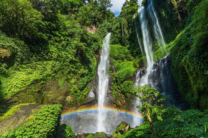 North Bali: Sekumpul Waterfalls and Ulun Danu Temple Tour - Taman Ayun Temple closes the day