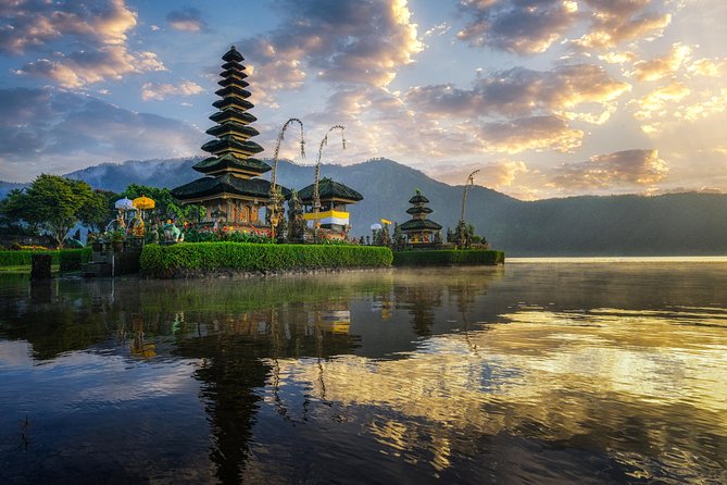 North Bali: Sekumpul Waterfalls and Ulun Danu Temple Tour - What happens at Sekumpul Waterfall