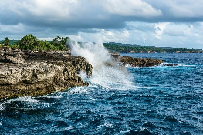 Nusa Lembongan Island: Snorkeling & Mangrove Forest Day Tour - Rooftop lunch with a view