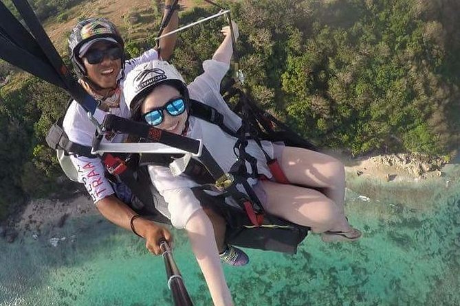 Paragliding Bali at Uluwatu Cliff with Photos/Videos - Who will enjoy this most