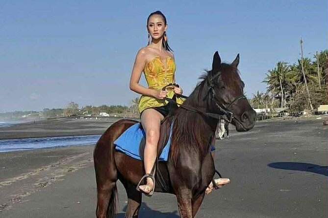 Private Bali Horse riding at saba beach - Sunset makes the simple route special
