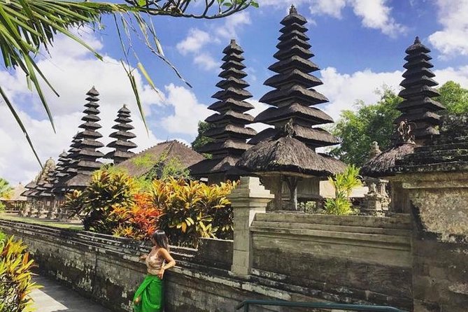 Private Full-Day Tour Jatiluwih Rice Terrace and Tanah Lot Temple - Tanah Lot at the coast