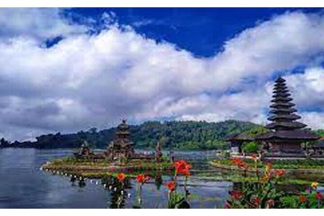 Private Tour Bali Swing & Visiting Temples in Bali - Ulun Danu Beratan and the cool highland setting