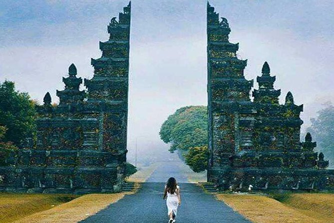 Private Tour: Ulun Danu Temple-Handara Gate-Wana Giri Hill&Tanah Lot Sunset - Wanagiri Hidden Hill and Buyan Lake views