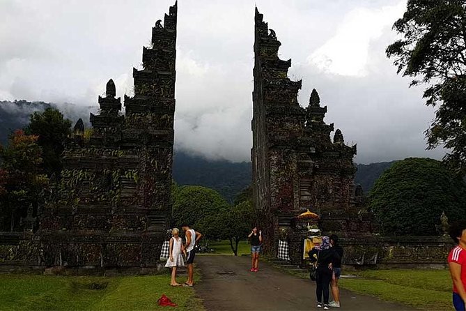 Private Tour: Ulun Danu Temple-Handara Gate-Wana Giri Hill&Tanah Lot Sunset - Ulun Danu Beratan, the lake temple centerpiece