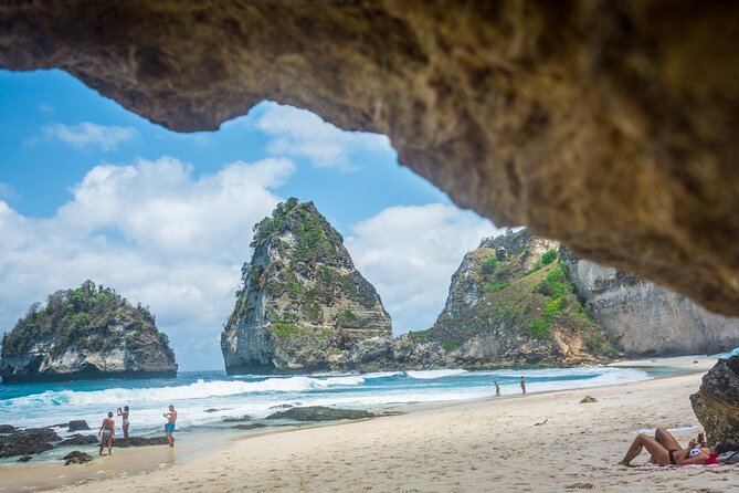 Snorkeling Adventure with East Nusa Penida Tour All Inclusive - Molenteng Tree House and the Raja Lima views