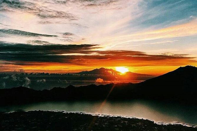 Sunrise mount batur trecking all inclusive - The uphill walk to the crater rim