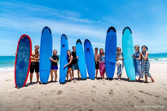 The best surf lessons in Kuta - Beach practice: learning the motion on dry sand