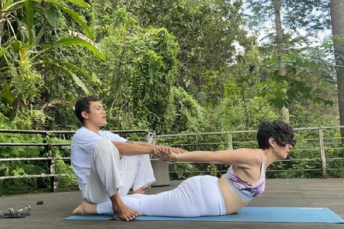 Ubud yoga, rice terrace walk and floating Breakfast tour - Walking the Tegalalang Rice Terrace
