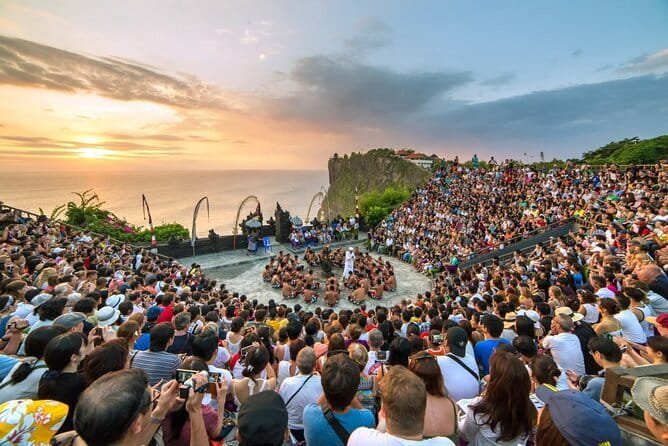 Uluwatu Kecak Tickets A Spectacular Show - Arriving at Uluwatu Temple before the performance