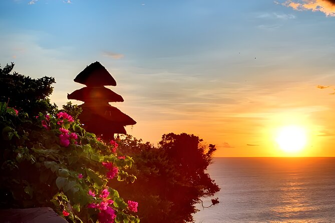 Uluwatu Sunset,Kecak Dance and Diner Seafood In Jimbaran - The Kecak fire dance: voices, movement, and a strong setting