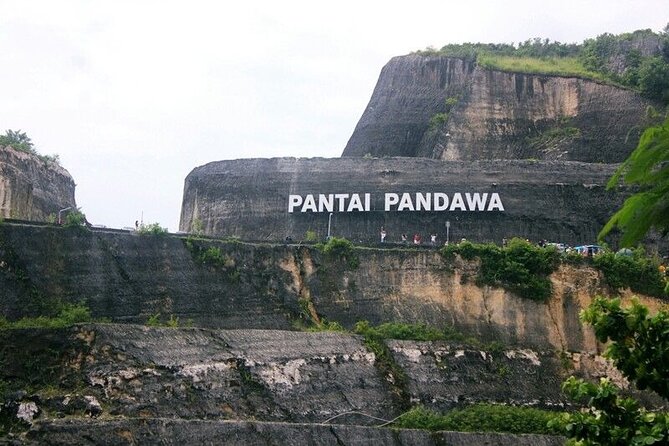 Uluwatu Temple, Beaches and Southern Bali Tour - Reaching Uluwatu Temple above the ocean