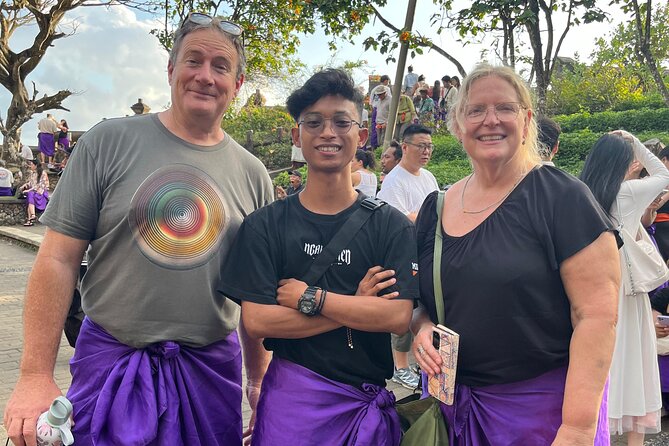 Uluwatu Temple Entrance & Kecak Dance Tickets - How the guide support changes the visit